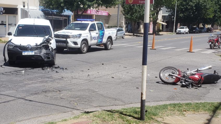 Fuerte Choque Entre Una Moto Y Un Utilitario En Marconi Y De Septiembre